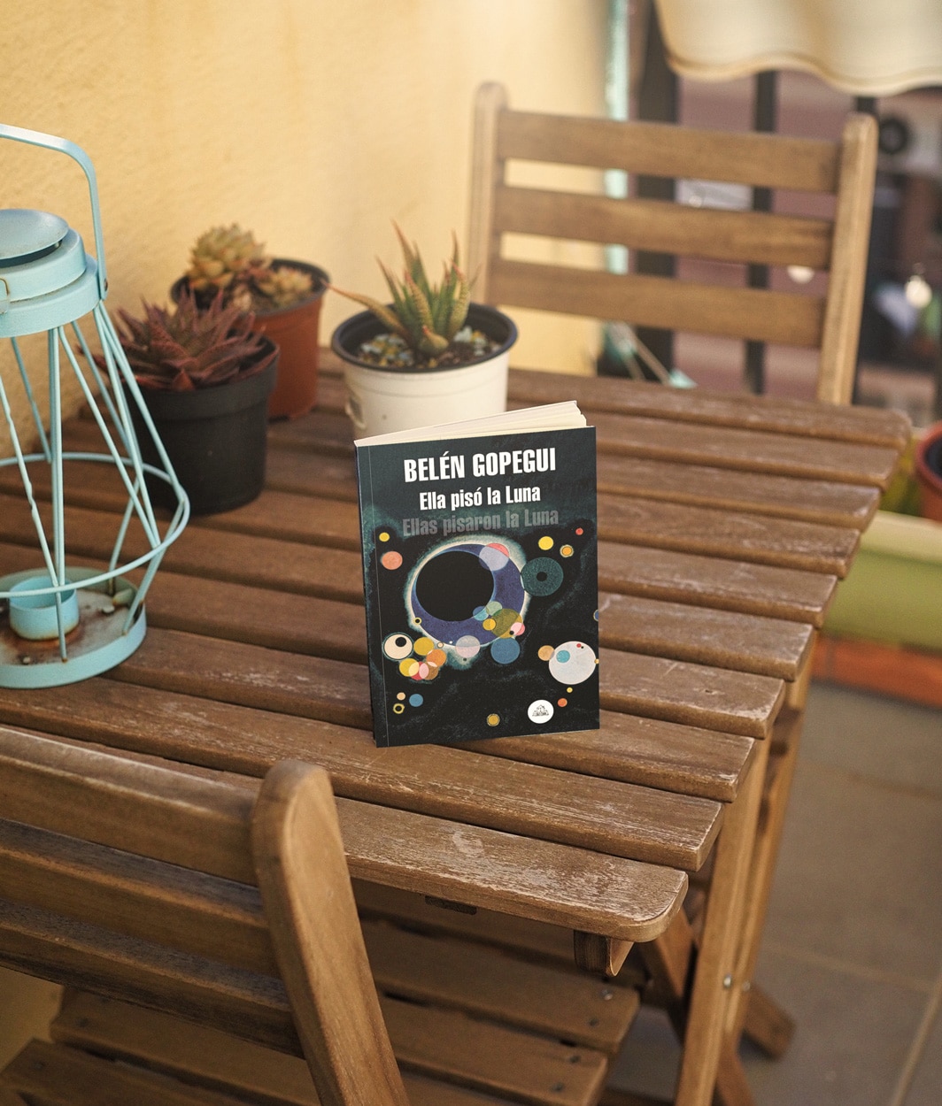 Reseña: Ella pisó la luna. Belén Gopegui
